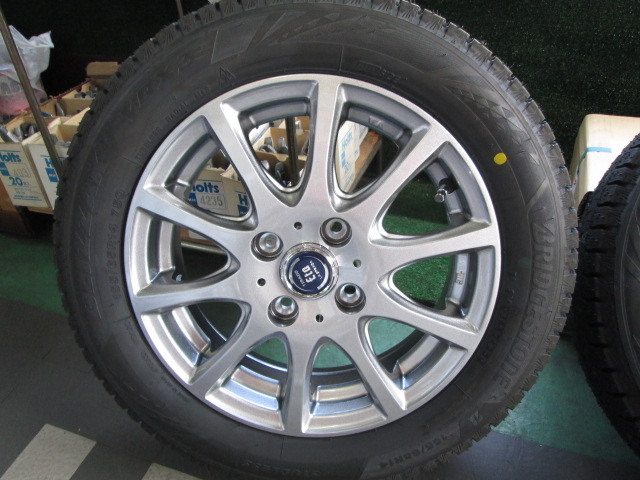 スタッドレスタイヤ